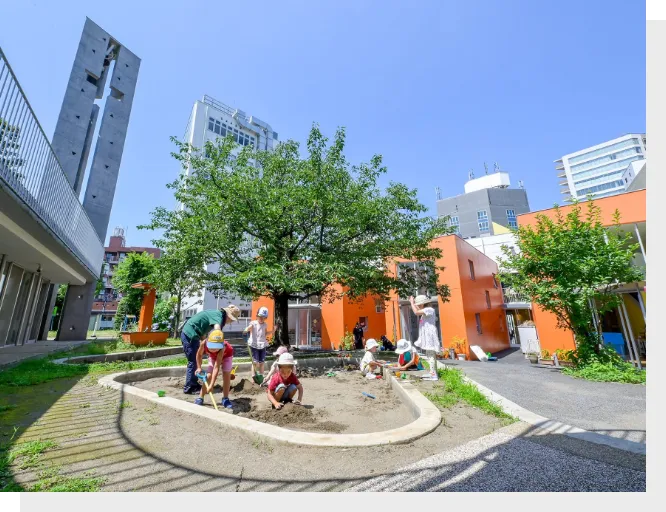 土や草、砂場がある庭